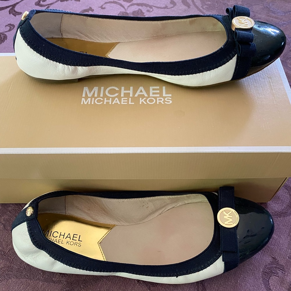 Michael Kors flats - white with navy trim & bow